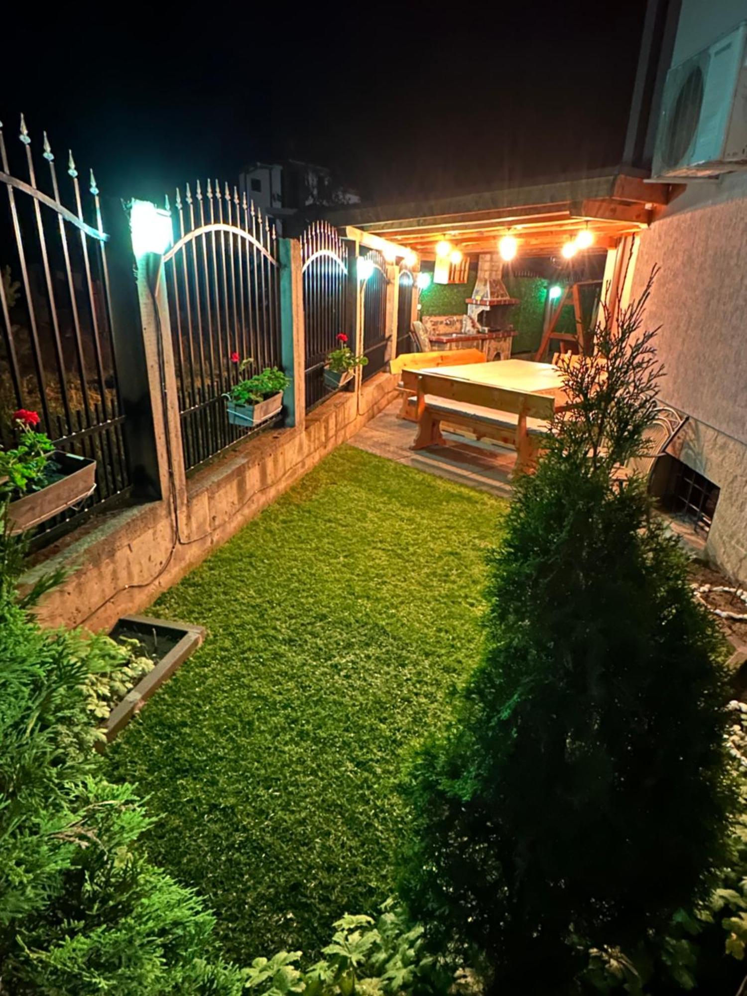 Advel Guest Hous Hotel Madzhare Exterior photo